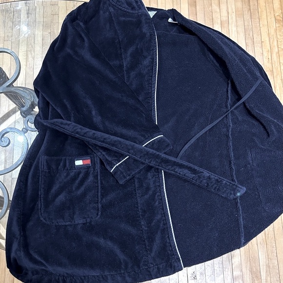 💤✨ Vintage Tommy Hilfiger Luxe Lounge Robe – Cozy Never Looked So Chic ✨💤 - Picture 7 of 14